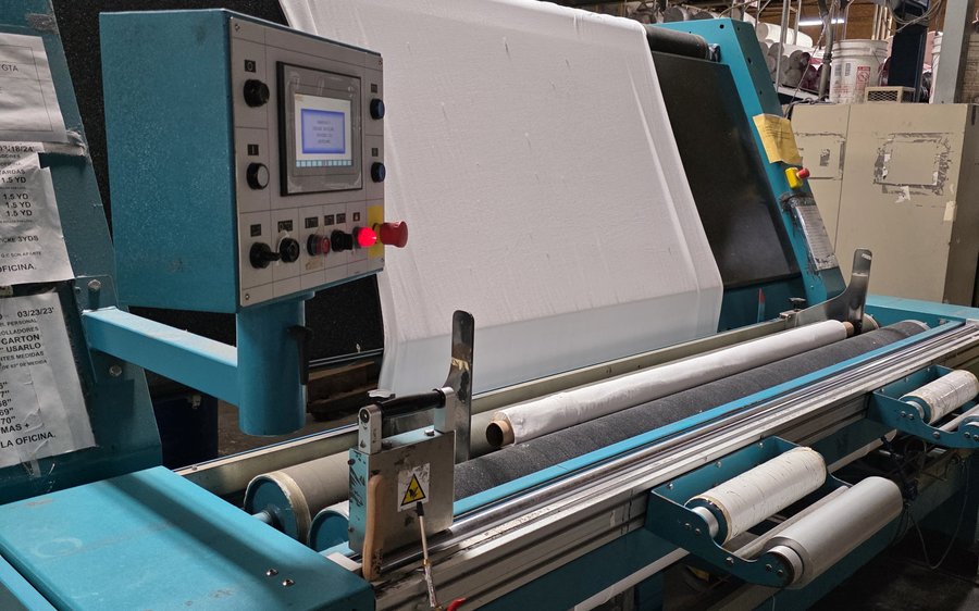 Dyeing range with fabric feeding out